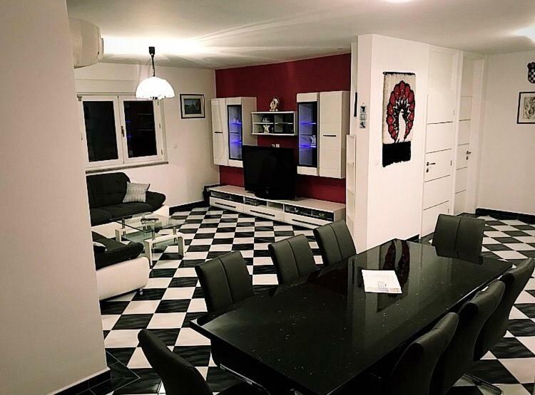 Mundial Apartments Njivice Esterno foto